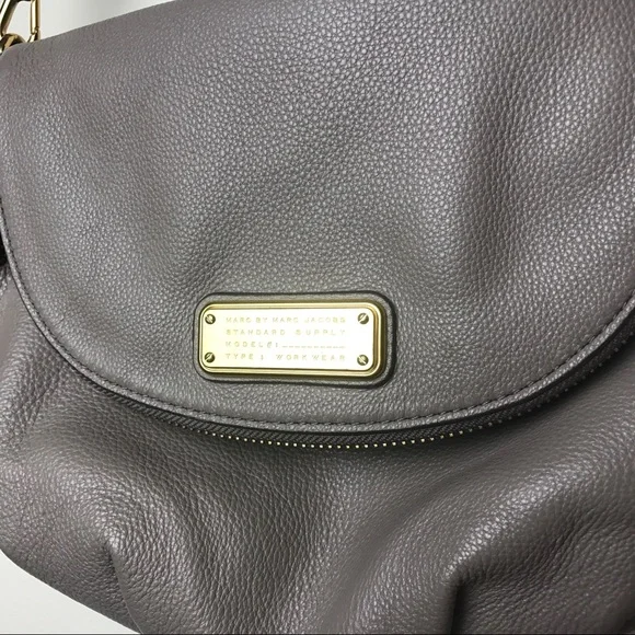 MARC BY MARC JACOBS NATASHA LEATHER CROSSBODY - Picture 2 of 6